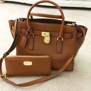Michael KORS Hamilton Tote with matching wallet